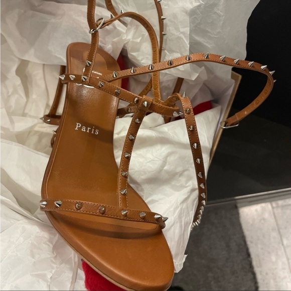 New with box 
Never worn 
39.5 fits US size 9 - Picture 4 of 7